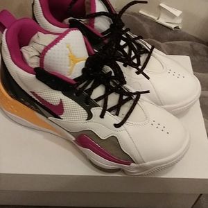 Womens Jordan zoom "92